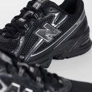 New Balance 740 Black