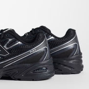 New Balance 740 Black