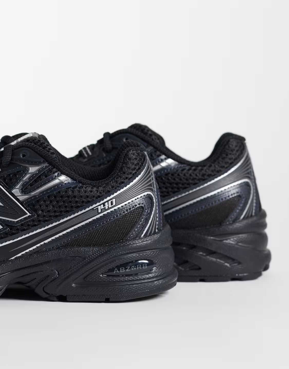 New Balance 740 Black