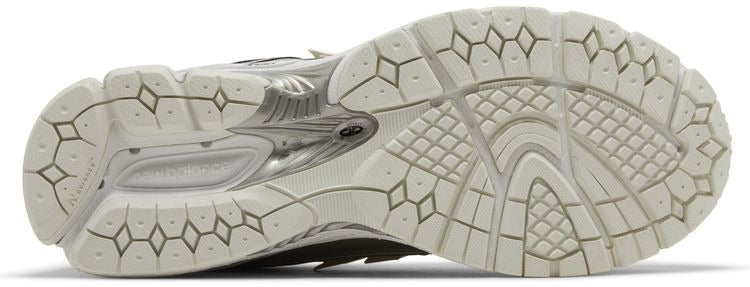 New Balance 1906R Silver
